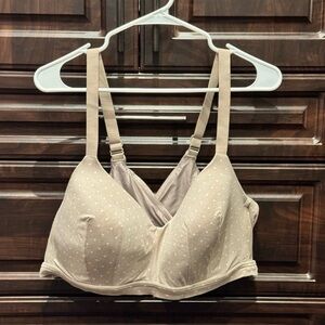 Cacique 46D Beige Polka Dot sports Bra no stains or wear